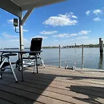 Botel Hausboot Janne Inclusive Kanu Nach Verfuegbarkeit Sup Und Wlan 50 Mbit S Flat Lübeck