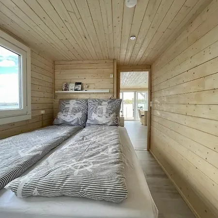 Hausboot Janne Inclusive Kanu Nach Verfuegbarkeit Sup Und Wlan 50 Mbit S Flat Bateau-hôtel Lübeck