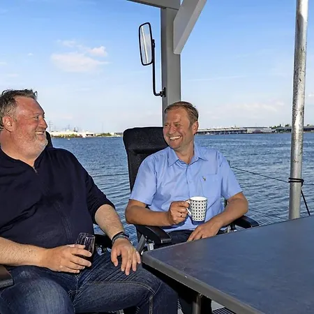 Botel Hausboot Janne Inclusive Kanu Nach Verfügbarkeit Sup Und Wlan 50 Mbit S Flat Lübeck