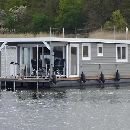 Hausboot Janne Inclusive Kanu Nach Verfuegbarkeit Sup Und Wlan 50 Mbit S Flat Botel