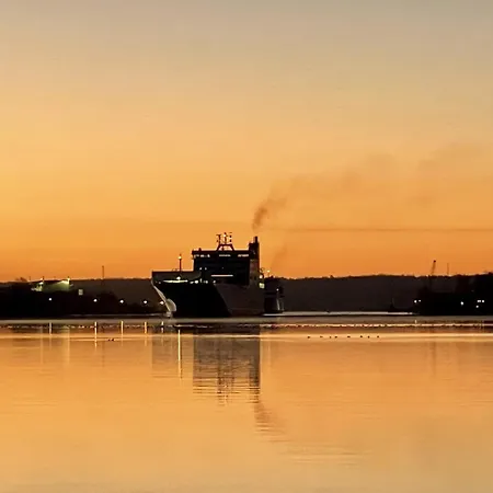 Botel Hausboot Janne Inclusive Kanu Nach Verfügbarkeit Sup Und Wlan 50 Mbit S Flat Lübeck