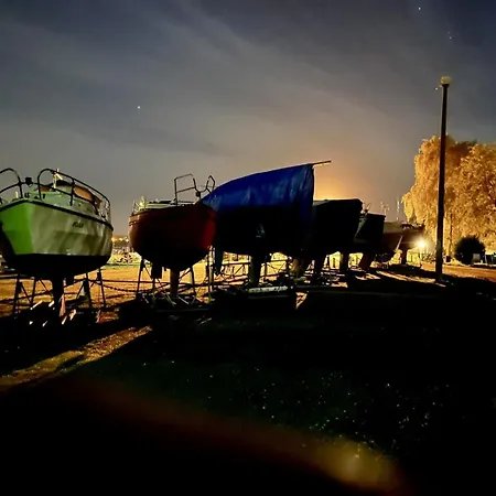 Hausboot Janne Inclusive Kanu Nach Verfuegbarkeit Sup Und Wlan 50 Mbit S Flat Botel *