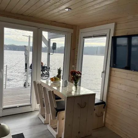 Hausboot Janne Inclusive Kanu Nach Verfuegbarkeit Sup Und Wlan 50 Mbit S Flat *