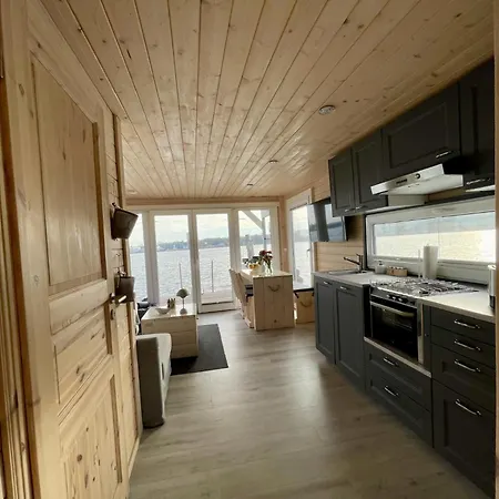 Botel Hausboot Janne Inclusive Kanu Nach Verfuegbarkeit Sup Und Wlan 50 Mbit S Flat