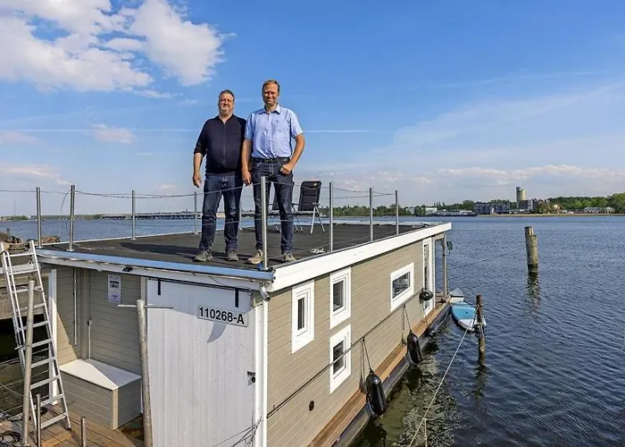 Hausboot Janne Inclusive Kanu Nach Verfuegbarkeit Sup Und Wlan 50 Mbit S Flat Botel *