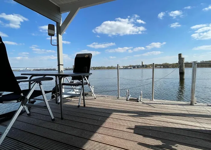 Botel Hausboot Janne Inclusive Kanu Nach Verfuegbarkeit Sup Und Wlan 50 Mbit S Flat Lübeck