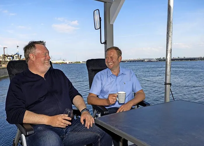Botel Hausboot Janne Inclusive Kanu Nach Verfuegbarkeit Sup Und Wlan 50 Mbit S Flat Lübeck