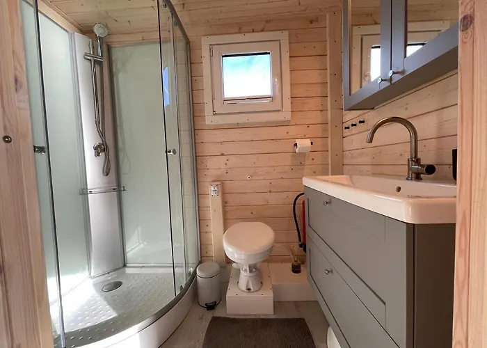 Botel Hausboot Janne Inclusive Kanu Nach Verfuegbarkeit Sup Und Wlan 50 Mbit S Flat Lübeck