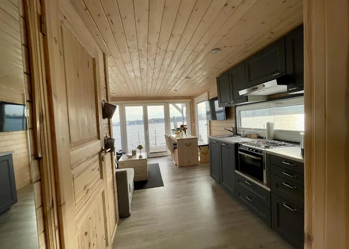 Botel Hausboot Janne Inclusive Kanu Nach Verfuegbarkeit Sup Und Wlan 50 Mbit S Flat